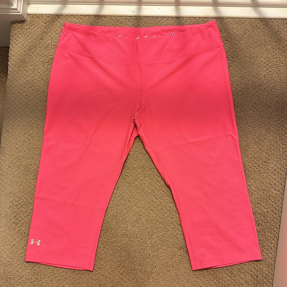 UA Fitted HeatGear BreastCancer Awareness Capris